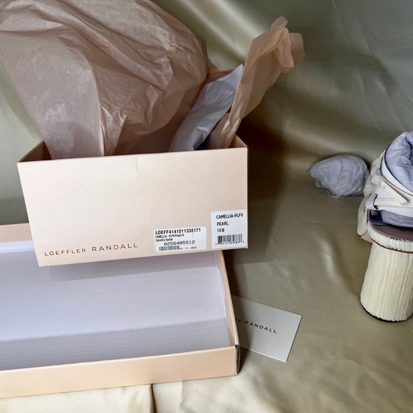 Loeffler Randall Camellia White Pleated Bow Heel - Picture 5 of 5